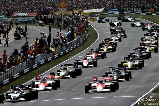Na largada, Senna perdeu posições para Mansell e Alboreto