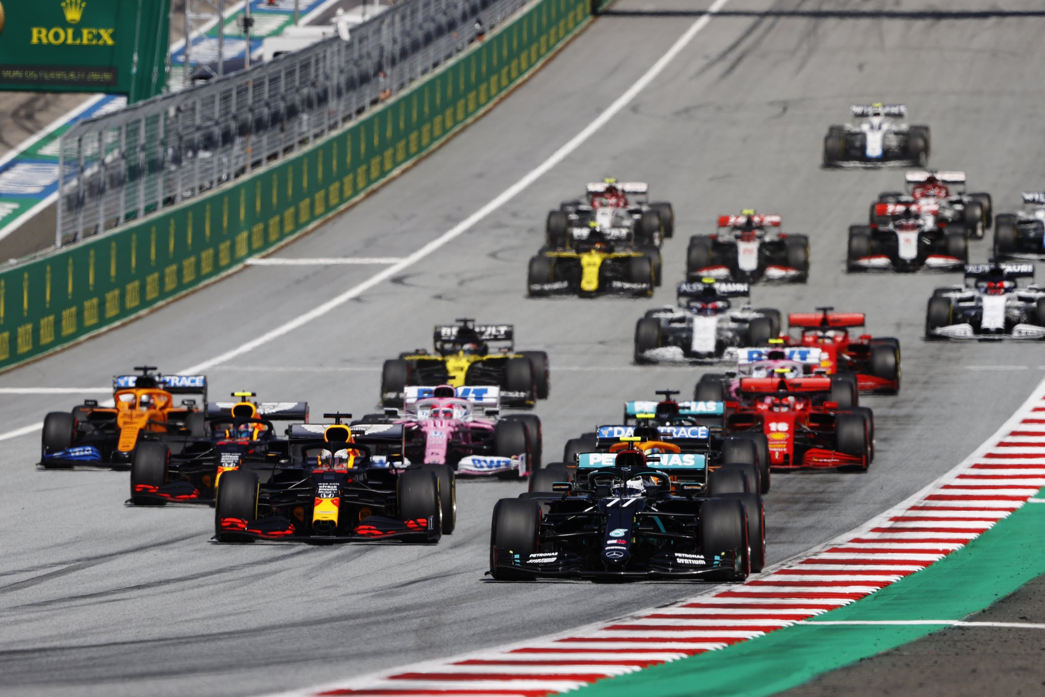 Largada do GP da Áustria de 2020: Norris atacou Verstappen, mas se manteve em terceiro