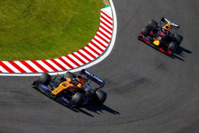 Sainz andando à frente de Albon: piloto da McLaren só estava atrás de Ferrari e Hamilton